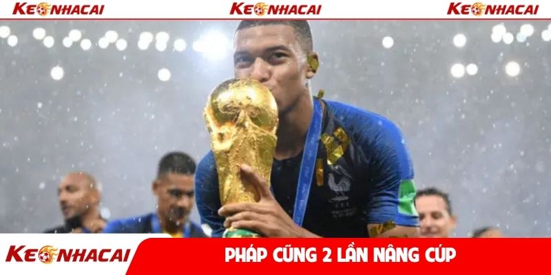 Pháp cũng 2 lần nâng cúp