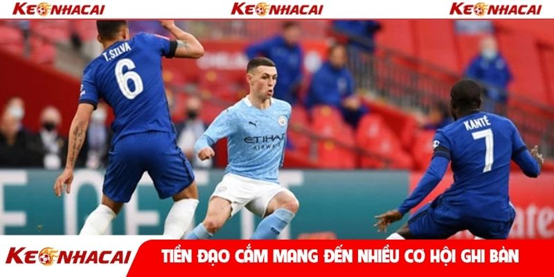Tiền đạo cắm mang đến nhiều cơ hội ghi bàn